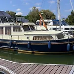 Botel Houseboat Cosy Et Atypique A Le Zimon Rouen