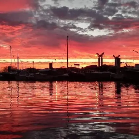 Botel Bateau Zimon-vue Seine-nuit Insolite A *