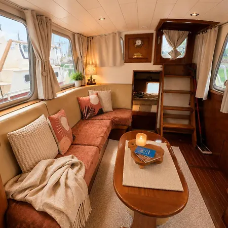 Botel Houseboat Cosy Et Atypique A Le Zimon Rouen