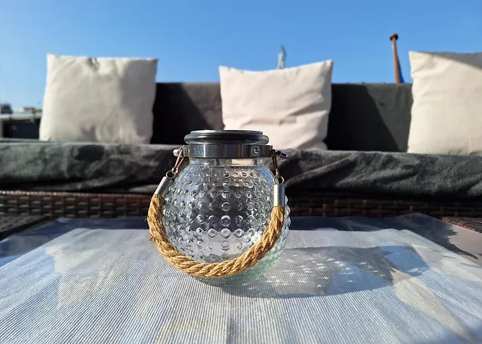 Bateau-hôtel Houseboat cosy et Atypique à Rouen Le Zimon Rouen