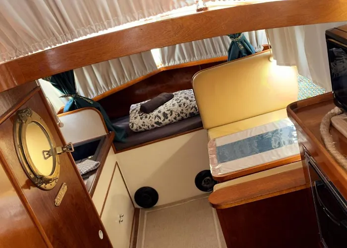 Houseboat Cosy Et Atypique A Rouen Le Zimon Botel *