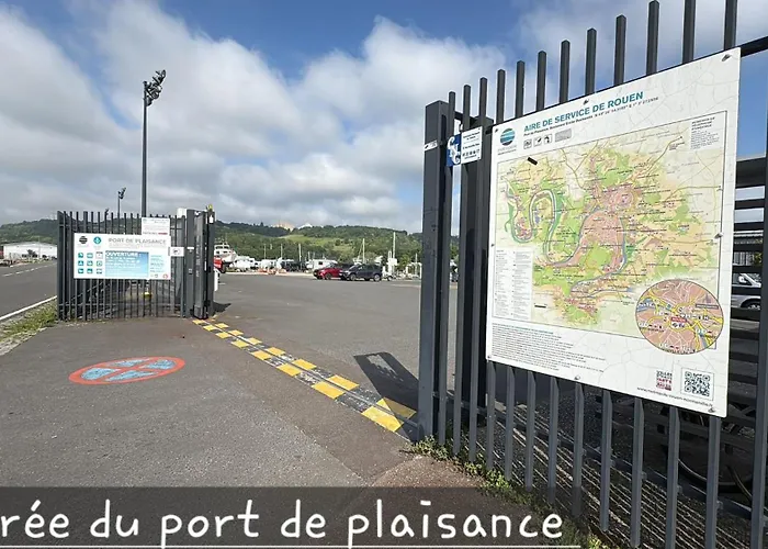 Houseboat Cosy Et Atypique A Rouen Le Zimon