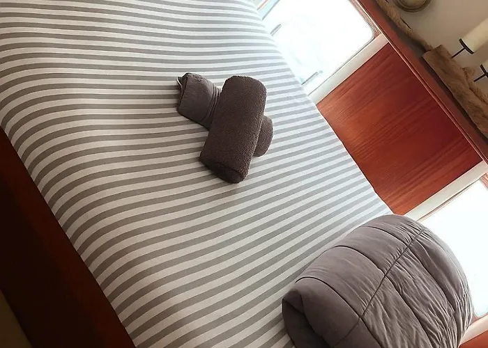 Botel Houseboat Cosy Et Atypique A Rouen Le Zimon *