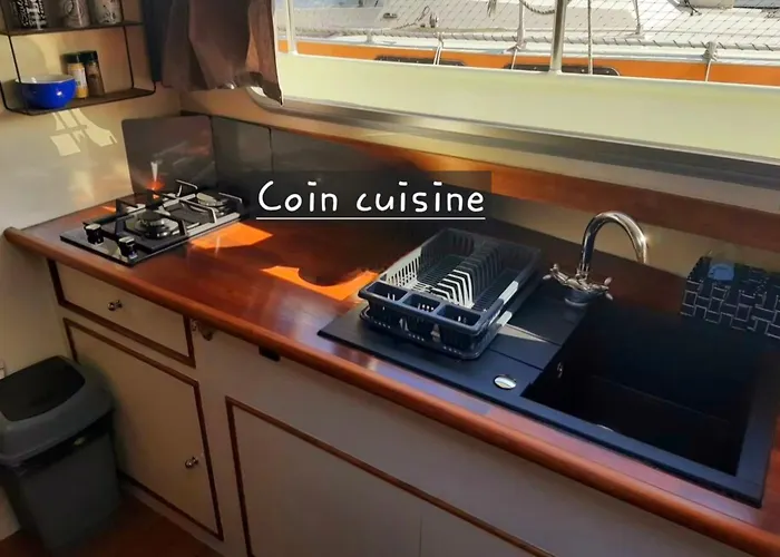 Botel Houseboat Cosy Et Atypique A Rouen Le Zimon Rouen