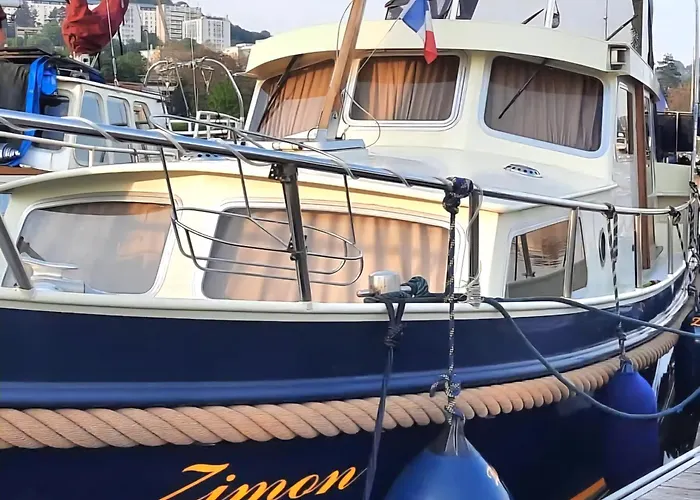 Bateau-hôtel Houseboat cosy et Atypique à Rouen Le Zimon *